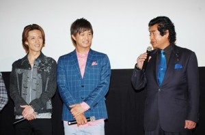 本作の最大の見どころは仮面ライダー1号から仮面ライダーJまでの「昭和ライダー」15人と、仮面ライダークウガから仮面ライダー鎧武までの「平成ライダー」15人が真っ向から対決し、はっきり勝敗が描かれる。しかも、その勝敗は全国の子供たちやファンたちによる"投票"で決定される。