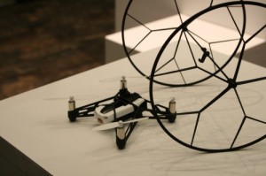 超小型ドローン（無人機）『Rolling Spider』