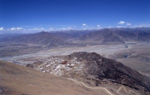 標高4000ｍ以上の高地にある寺院ガンデン寺