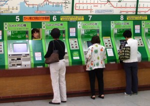 もし日本の地下鉄の券売機でわからないことがあり、呼び出しボタンを押すとどうなるか。日本のサービスはスゴイとしか言いようがない