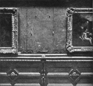 『モナ・リザ』の名声は、1911年8月21日にルーヴル美術館から盗まれたときにさらに上がった