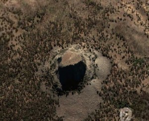 上空から見たデビルズタワー・ナショナルモニュメント