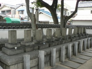 堺市の真言宗三光山宝珠院。土佐藩士１１名の墓。