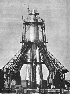 アメリカ科学技術最先端神話が崩れた日。ソ連人工衛星「スプートニク1号」の打ち上げ成功。